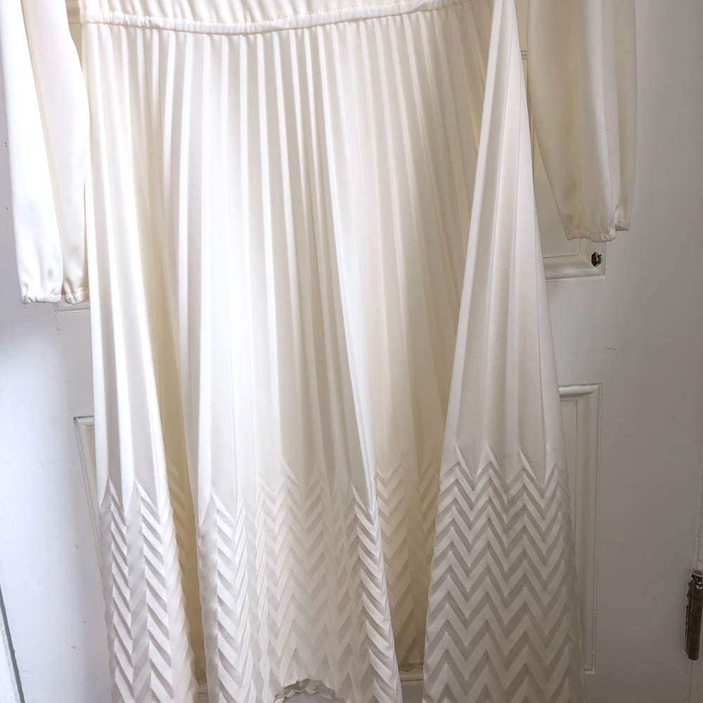 Dress - Picture 5 of 6